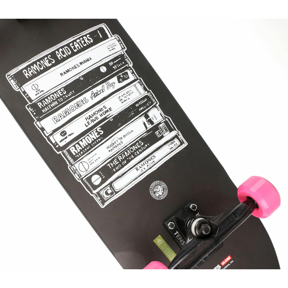 GLOBE SHOOTER 8.625 RAMONES/HEY HO SKATEBOARD