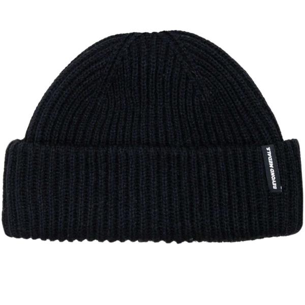 BEYOND MEDALS SHORT BEANIE BLACK