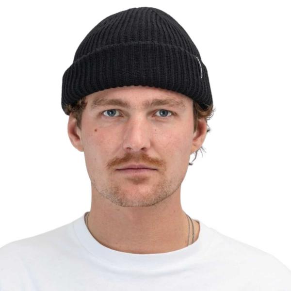 BEYOND MEDALS SHORT BEANIE BLACK