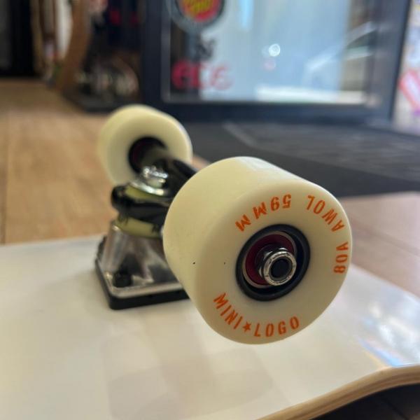 MINILOGO CRUISING WHITE 8.00" SKATEBOARD COMPLETO