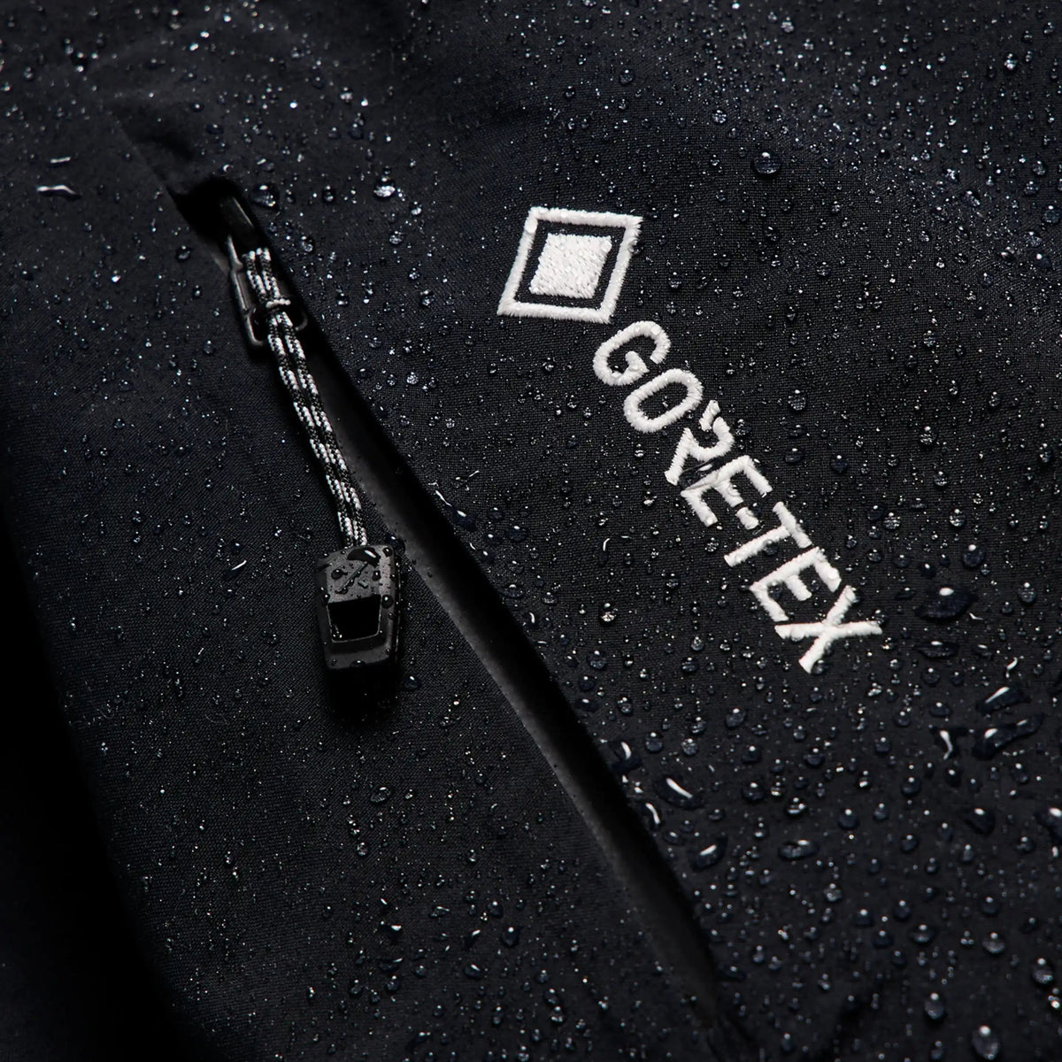 BURTON MEN'S [AK] SWASH SYNTHETIC INSULATED GORE-TEX 2L JACKET TRUE BLACK