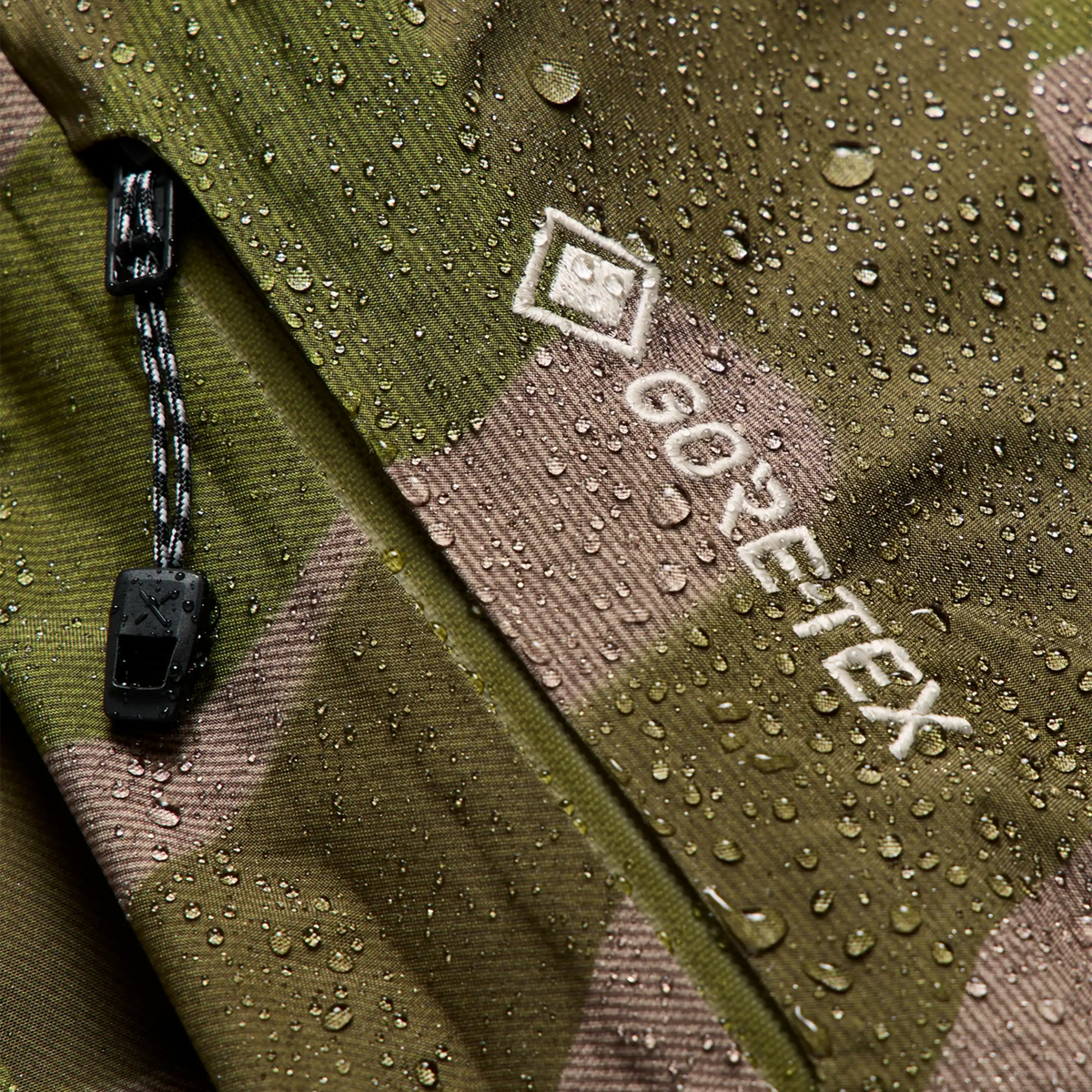 BURTON MEN'S [AK] SWASH SYNTHETIC INSULATED GORE-TEX 2L JACKET KEEL CAMO
