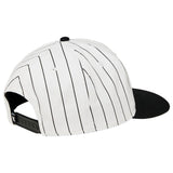 DC DUGOUT SNAPBACK WHITE PINSTRIPE CAPPELLO